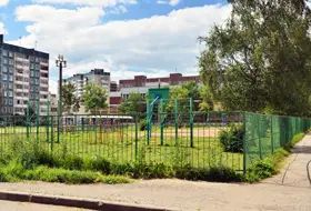 В глубине квартала – три детских сада и две школы В глубине квартала – три детских сада и две школы