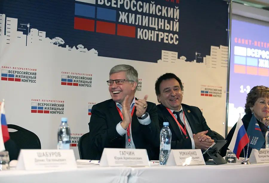 Президент корпорации «Адвекс. Недвижимость» Александр Романенко и новый президент Российской гильдии риэлторов Валерий Виноградов