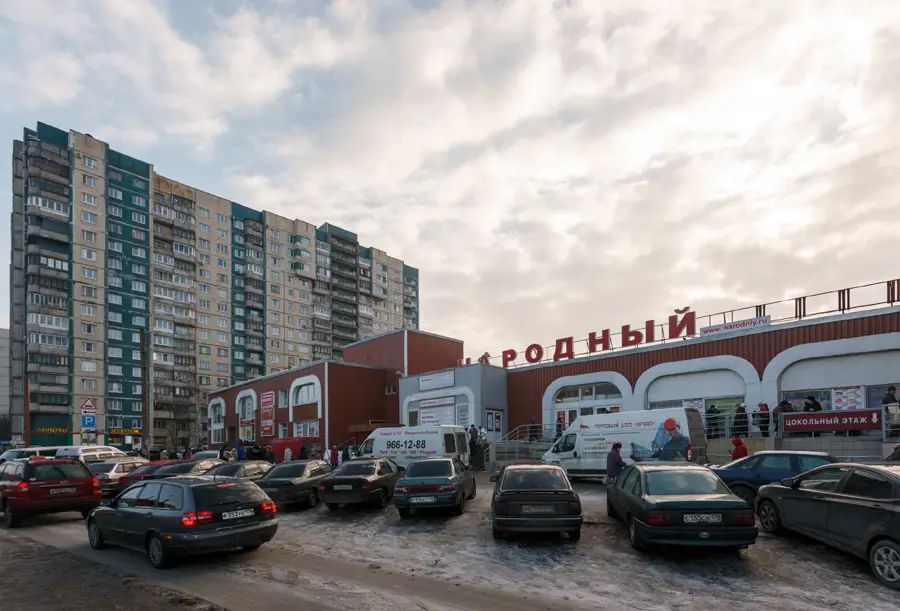 Пересечение Индустриального проспекта и проспекта Косыгина – главная «торговая площадь» Ржевки 