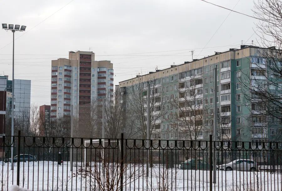 Ржевку застраивали начиная с 1980-х. Поэтому жилищный фонд тут посвежее