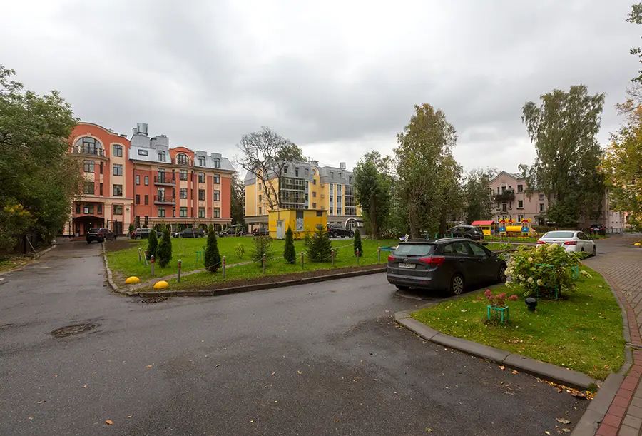 Один из плюсов Черной речки – богатое внутриквартальное озеленение