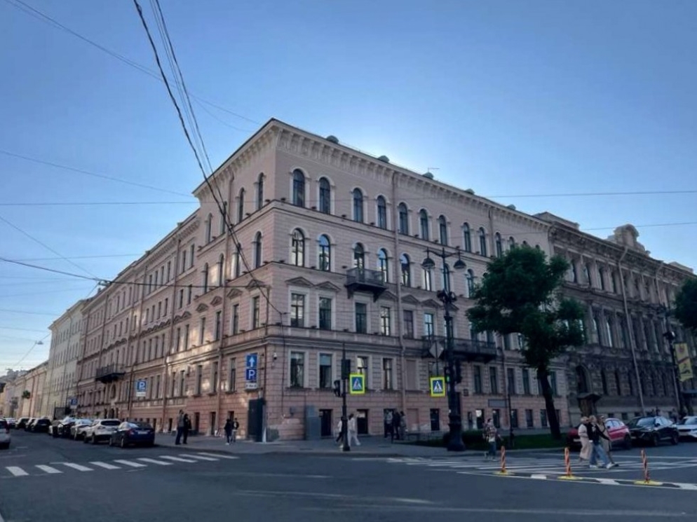 Жилой дом на углу Почтамтской улицы и Исаакиевской площади обрел статус памятника