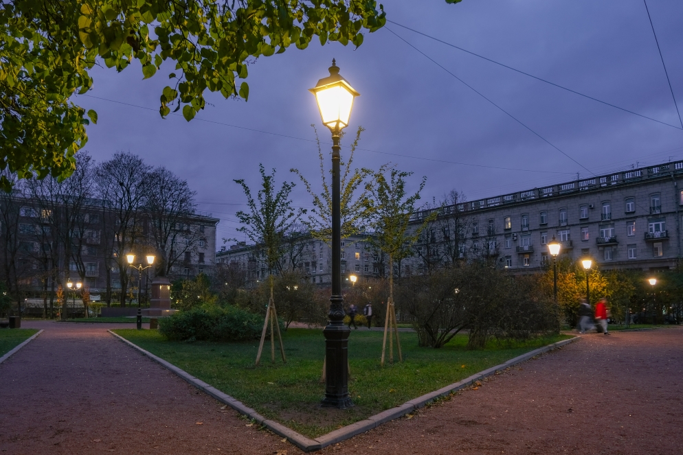 В сквере Шевченко модернизировали систему наружного освещения