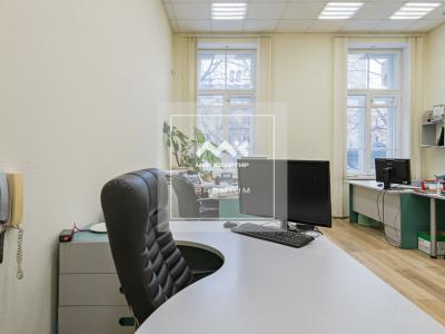 4-к квартира, Захарьевская ул., 37 за 42 000 тыс.р.