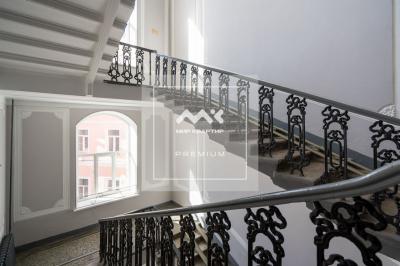 8-к квартира, Большая Московская ул., 1-3 за 60 000 тыс. руб.