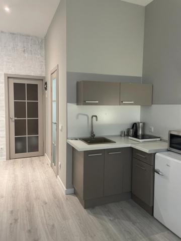 Всеволода Вишневского ул., 11А