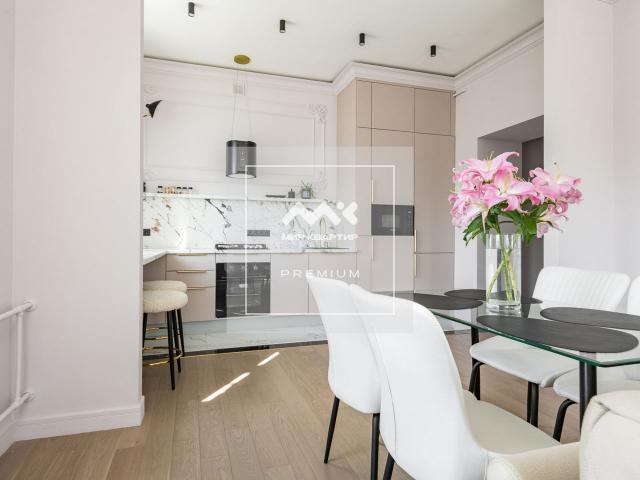 Добролюбова проспект, 27