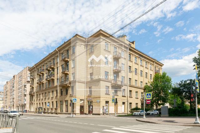 Большеохтинский проспект, 13/4