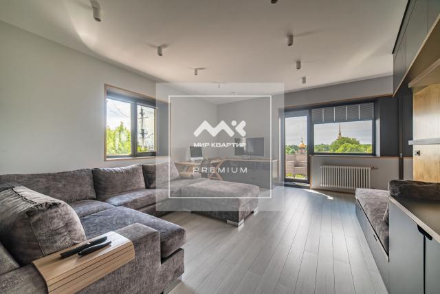 Троицкая пл., 1