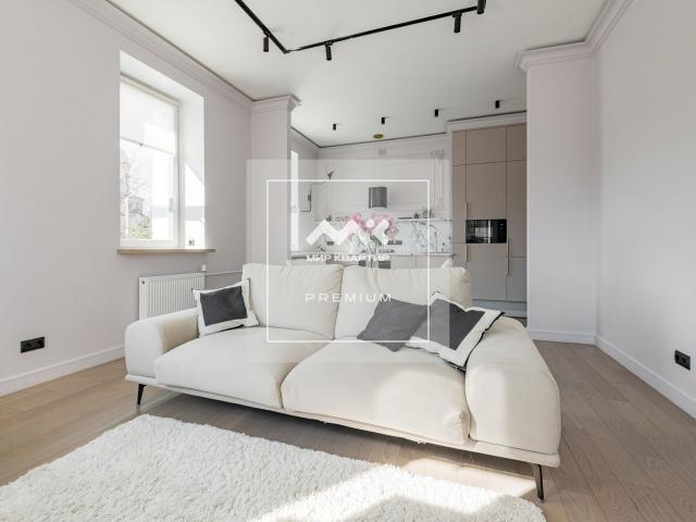 Добролюбова проспект, 27