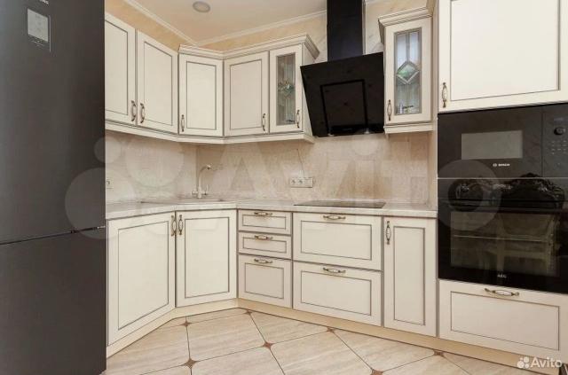 Героев проспект, 18