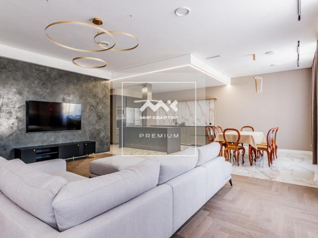 Смольный проспект, 17