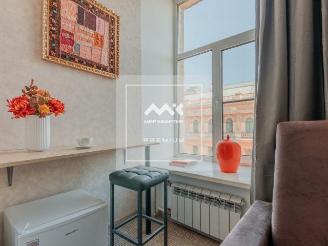 Владимирский проспект, 1