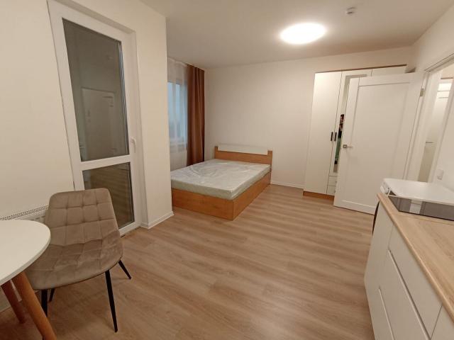 Чарушинская ул., 32