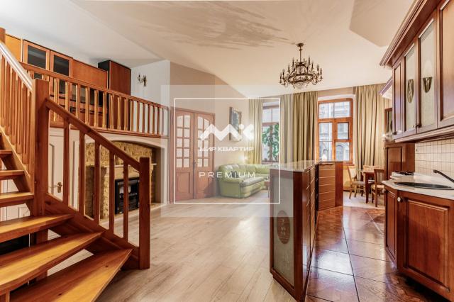 Восстания ул., 24