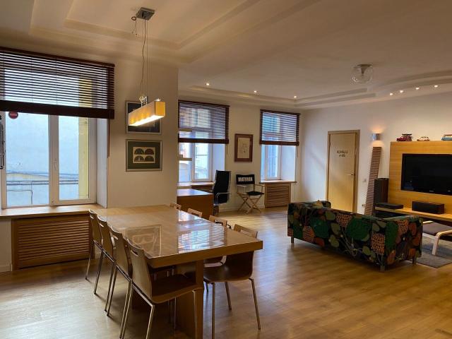 Исполкомская ул., 8