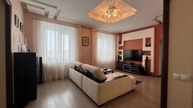 Ленинградская область, Гатчина г., Рощинская ул., 1а