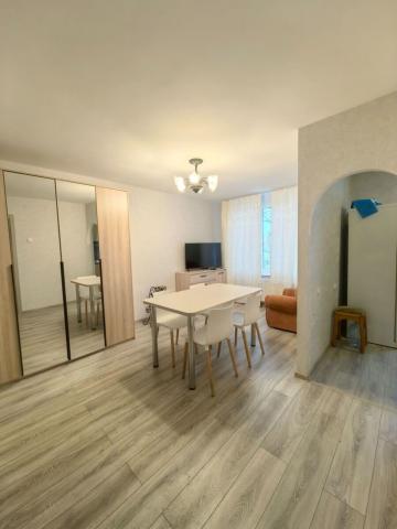 Лени Голикова ул., 38