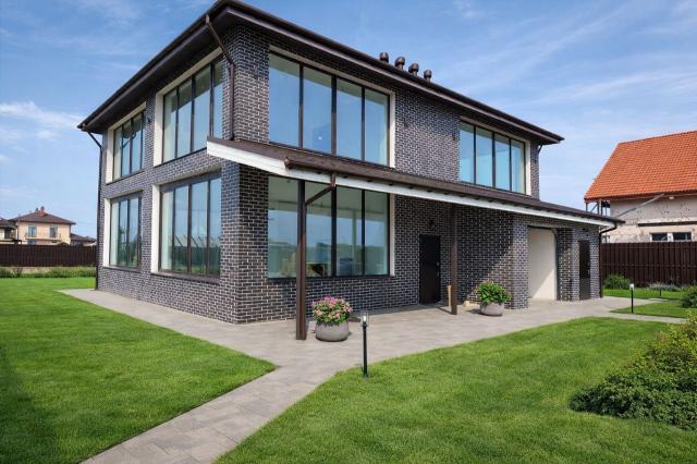 городской поселок Тайцы, Писателя Михаила Чулаки улица