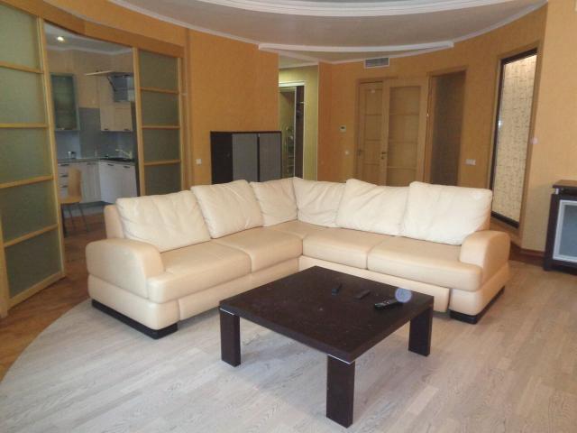 Воскресенская наб., 4