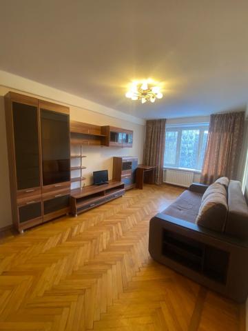 Революции ш., 45