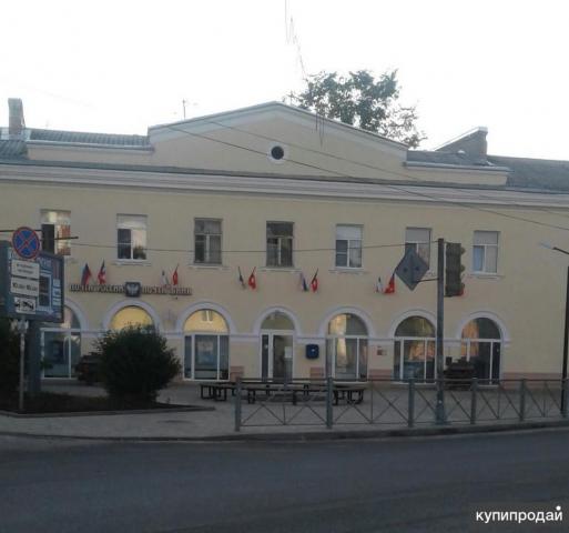 Коммунар, Ленинградская улица, 1