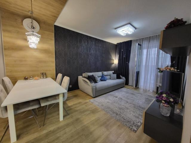 Вадима Шефнера ул., 14 к1