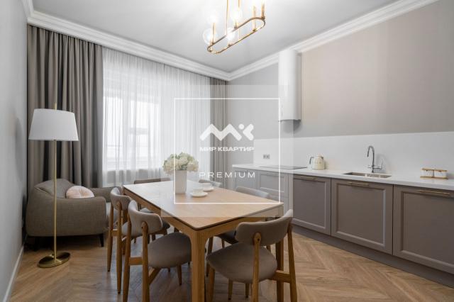 Смольный проспект, 17