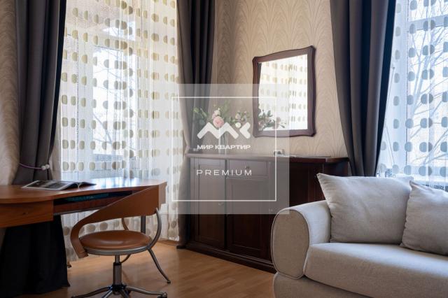 Стахановцев ул., 9