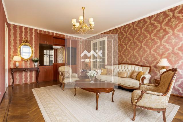 Добролюбова проспект, 19