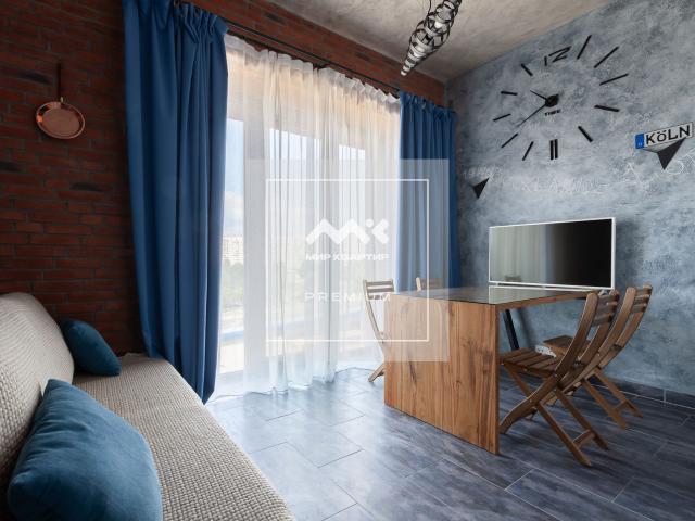 Макарова наб., 60