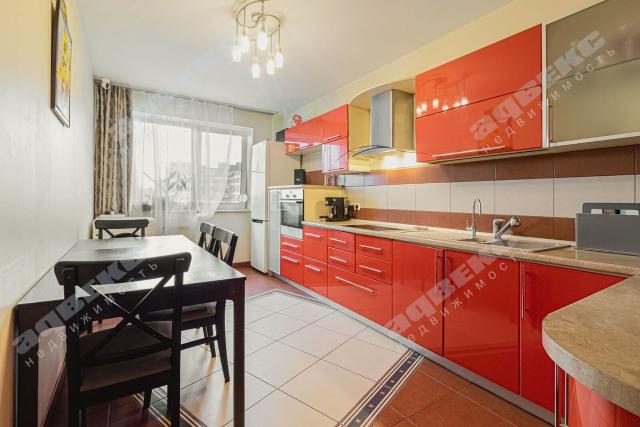 Коммуны ул., 61