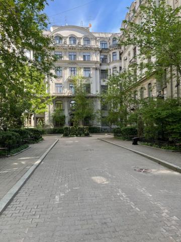 Каменноостровский пр., 73-75