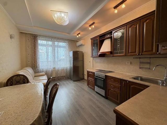 Адмирала Коновалова ул., 2-4