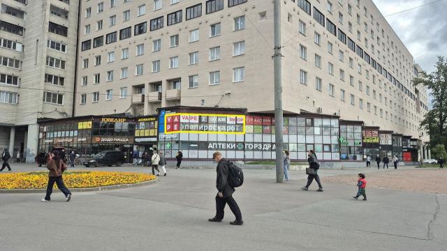 Непокорённых проспект, 2