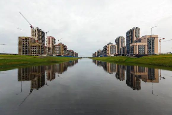 «Балтийскую жемчужину» очень украшают каналы