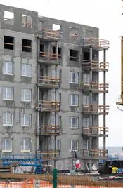 Дома собирают из бетонных панелей