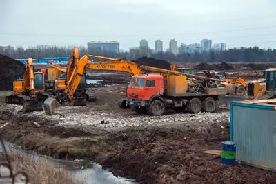 Идет подготовка к обутсройству котлована