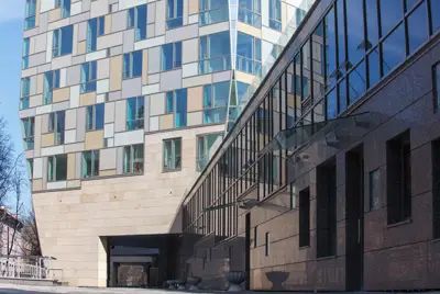 Так выглядят фасады образца 2013 года в Московском районе (ЖК «Космос», пр. Юрия Гагарина, 7). Прощай, имперский стиль!