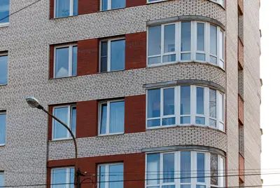 …тем не менее в данном жилом комплексе (Бассейная ул., 73, корп. 1) присутствуют все основные атрибуты жилья бизнес-класса