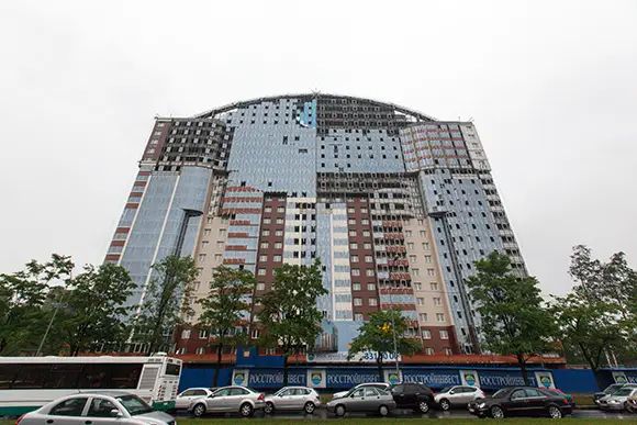 На ЖК «Утренняя звезда» уже завершают работы по остеклению фасадов