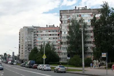 В 1970-е годы началась застройка массива Шувалово-Озерки «кораблями» серии 1-600ЛГ