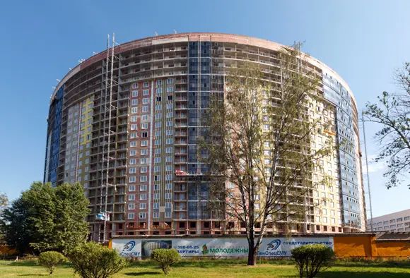 ЖК «Молодежный» – второе по размеру жилое здание в Петербурге