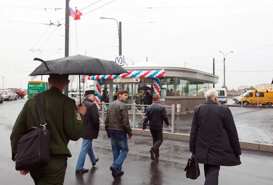 В Петербурге ввели в строй надземный вестибюль станции «Спортивная-2» с уникальным пешеходным тоннелем под Невой
