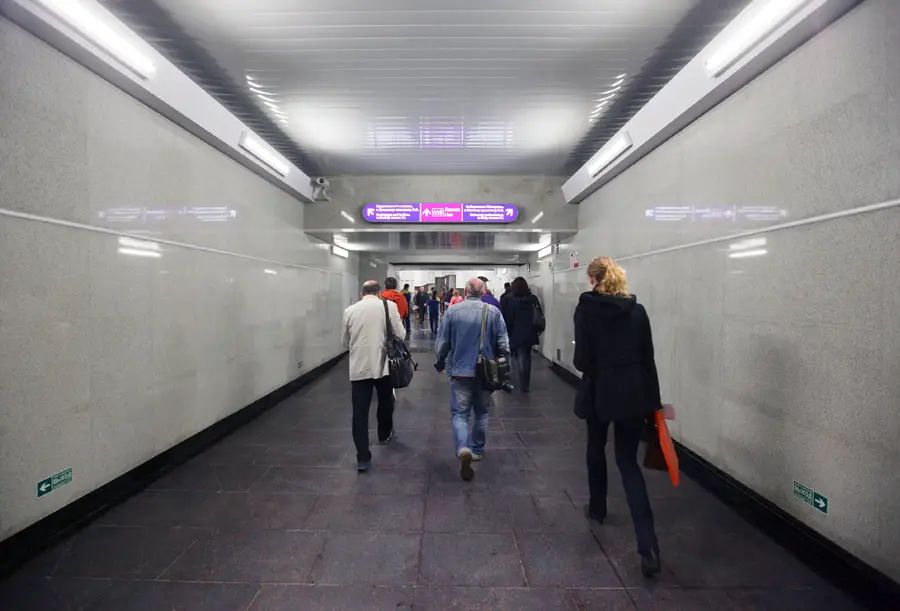В Петербурге ввели в строй надземный вестибюль станции «Спортивная-2» с уникальным пешеходным тоннелем под Невой