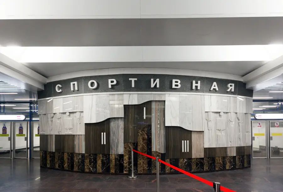 В Петербурге ввели в строй надземный вестибюль станции «Спортивная-2» с уникальным пешеходным тоннелем под Невой