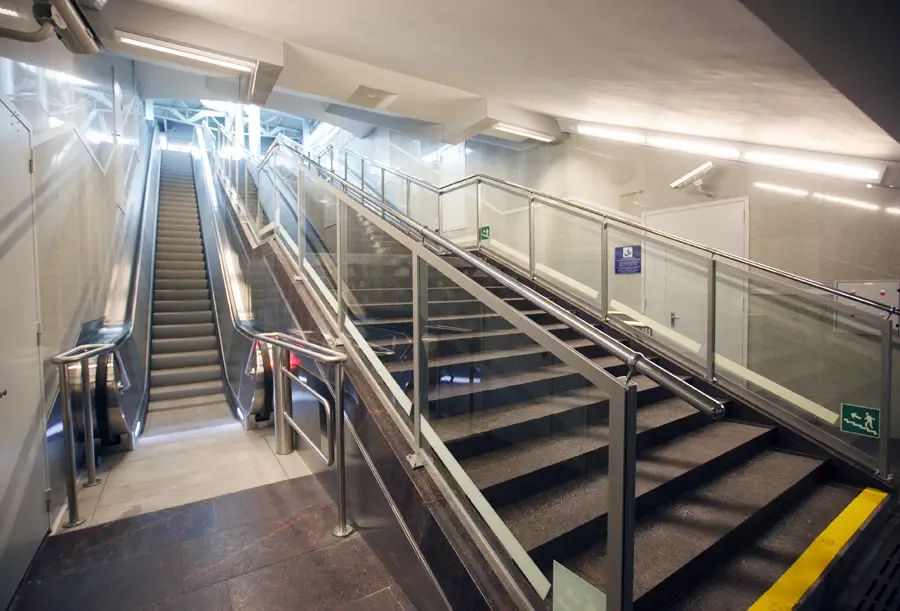 В Петербурге ввели в строй надземный вестибюль станции «Спортивная-2» с уникальным пешеходным тоннелем под Невой