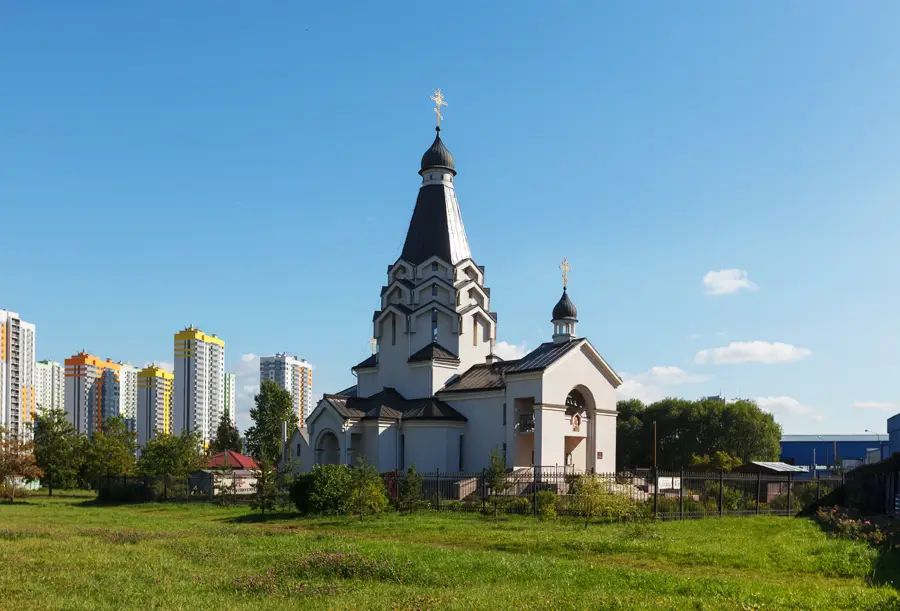 Храм георгия победоносца в купчино. Георгиевская Церковь СПБ проспект славы. Храм около глазного центра в Купчино. Церковь Купчино у платформы. В Купчино построят храм.